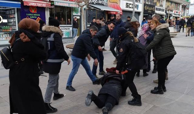 Van'da kadınların yürüyüşüne müdahale: Çok sayıda gözaltı