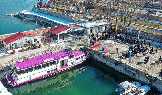 Van'da kayyım, "Kadın Kütüphanesi" projesini iptal ederek kütüphaneyi protokol gemisine çevirdi