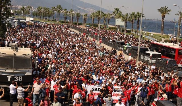 Grevdeki binlerce işçiden yürüyüş