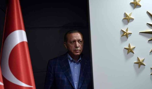 Yeni Akit yazarı: Kusura bakma ey hükûmet, bu pahalılığın çeyrek sebebi de sensin!