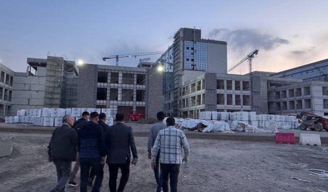 Maaşlarını alamayan işçiler eyleme geçti