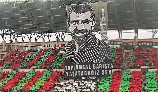 Amedspor’ın 2-1 galip ayrıldığı Erokspor maçında Tahir Elçi pankartı açıldı