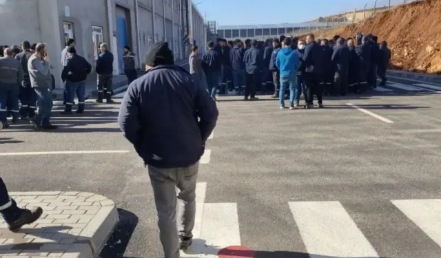 Akınal Sentetik işçileri düşük zamma karşı iş bıraktı