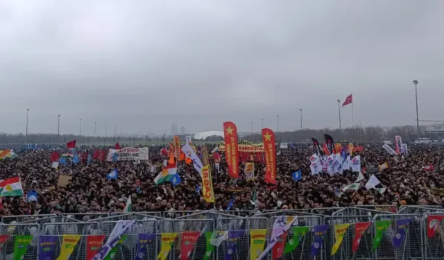 İstanbul’da Newroz coşkusu: “Özgürlük ve Demokrasi” sloganıyla Yenikapı doldu