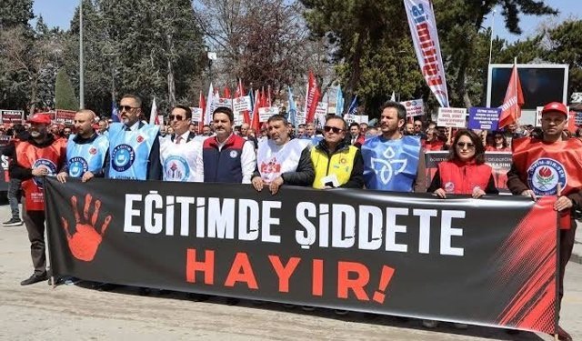 Öğretmenler Gazete Emek’e konuştu: Ülkenin geleceği hamaset ile değil bilimle kurtulacak