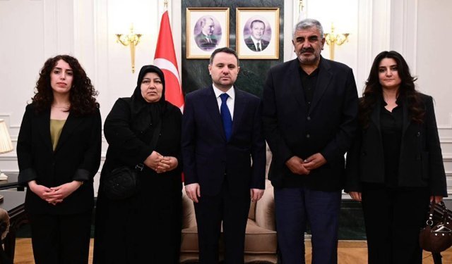 Akın Gürlek, Rojin Kabaiş’in ailesiyle görüştü