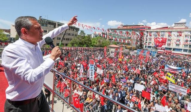 Deniz Zeyrek'ten dikkat çeken iddia: "Özgür Özel'in partisi hazır"