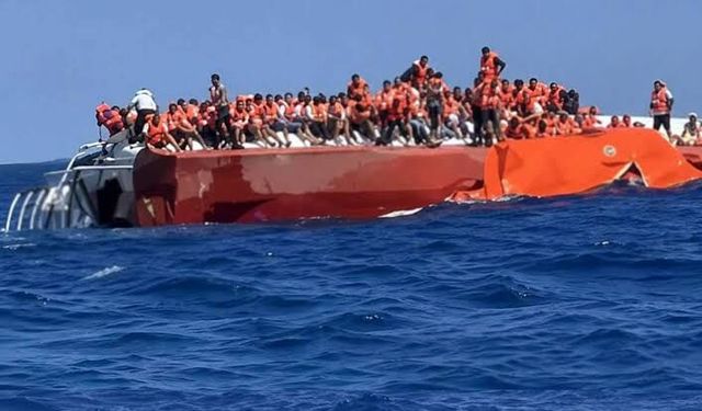 Girne açıklarında gemi faciası: Kayıp yakınları limanda umutla bekliyor