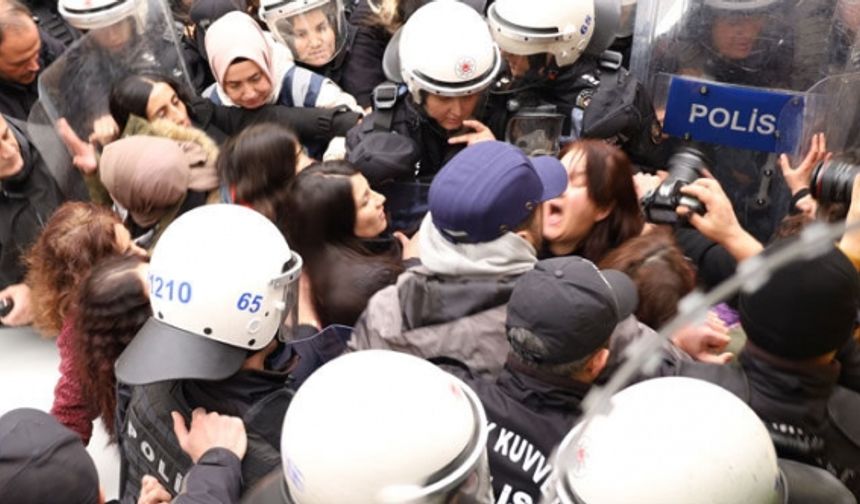 Kadınlar, şiddete karşı birçok kentte sokağa çıktı: Çok sayıda gözaltı