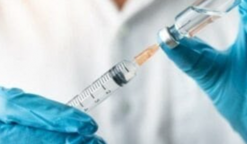 Covid: İlk aşıdan bu yana iki yıl geçti, aşıların etkinliği ve yan etkileri konusunda neler biliniyor?