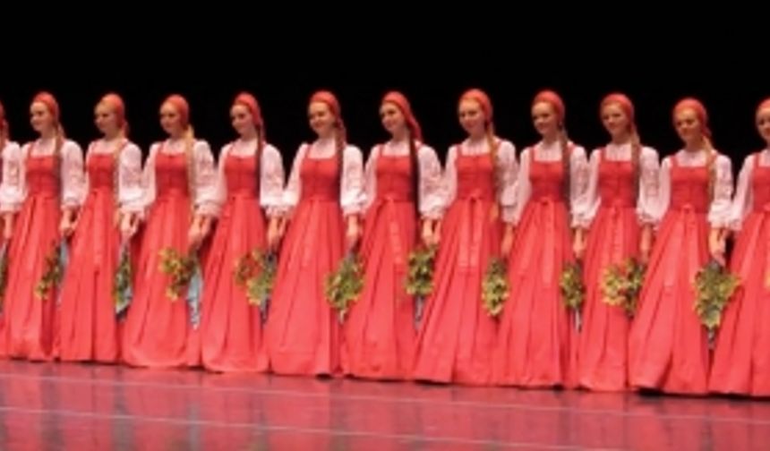 Rusya'dan Muhteşem Bir Geleneksel Dans Şöleni