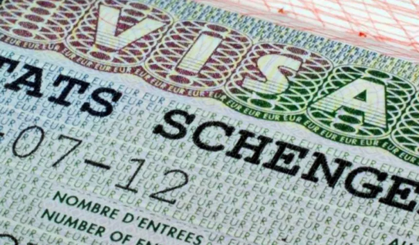 Yurtdışına gitmek isteyenlerin Schengen vizesi başvuruları  yoğunluktan dolayı durduruldu