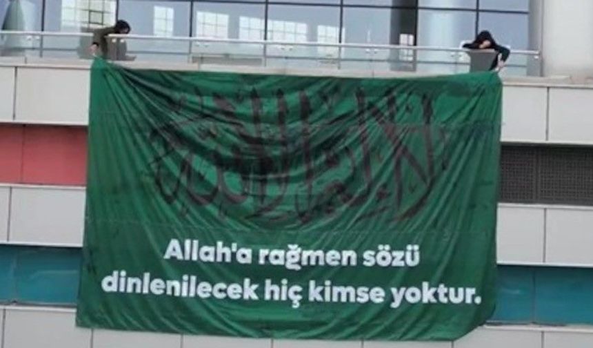 Diyarbakır’da birçok yere şeriat bayrakları asıldı; 6 kişi gözaltına alındı