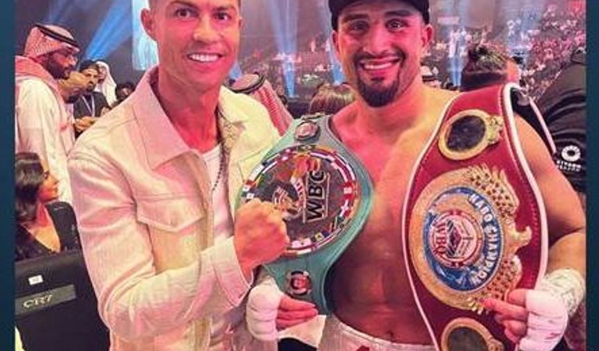 Cristiano Ronaldo, Dünya şampiyonu olan Kürt Boksör Agit’i ringde tebrik etti