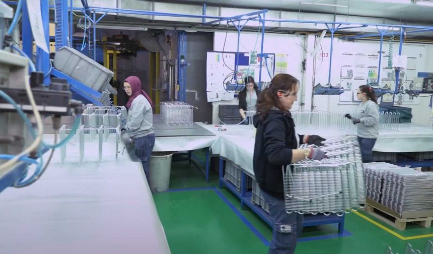 Konveyör işçisi bayramı parasız karşılıyor
