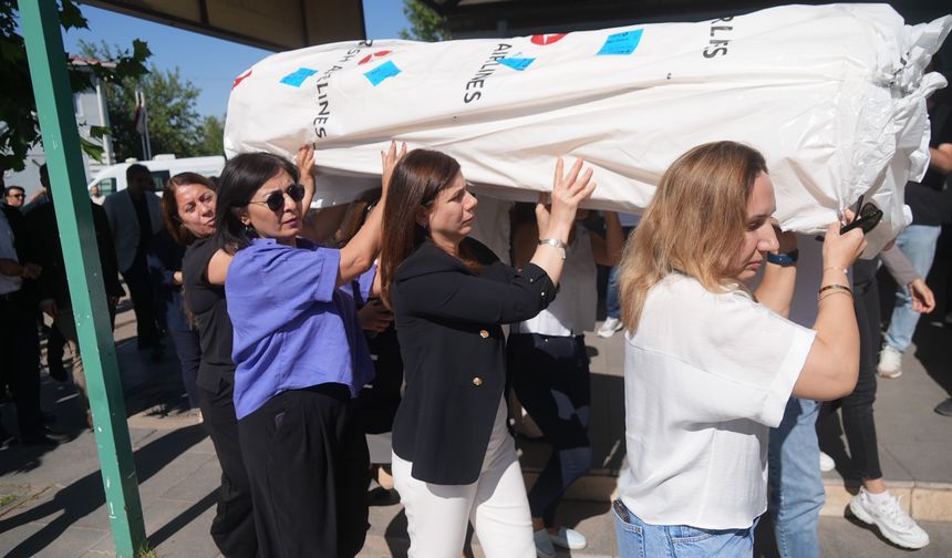 Ayşe Şan’ın naaşı Yeniköy Mezarlığı’na getirildi