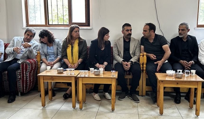 Diyarbakır’deki yangında yaşamını yitirenlerin taziyelerine ziyaret