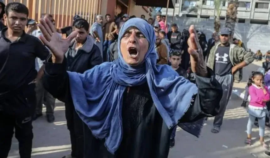 Gazze'de yardım merkezine saldırı: Onlarca ölü ve yaralı var