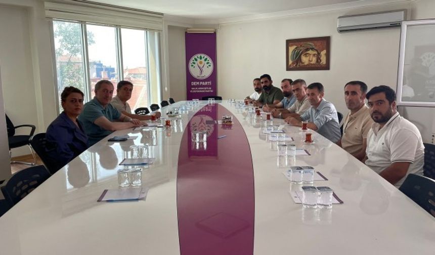 Kayyımın işten çıkardığı işçilerden DEM Parti'ye ziyaret