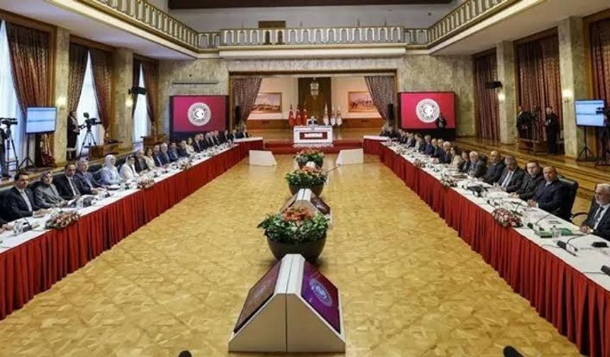 CHP’den komisyona 29 maddelik ‘demokratikleşme paketi’ önerisi