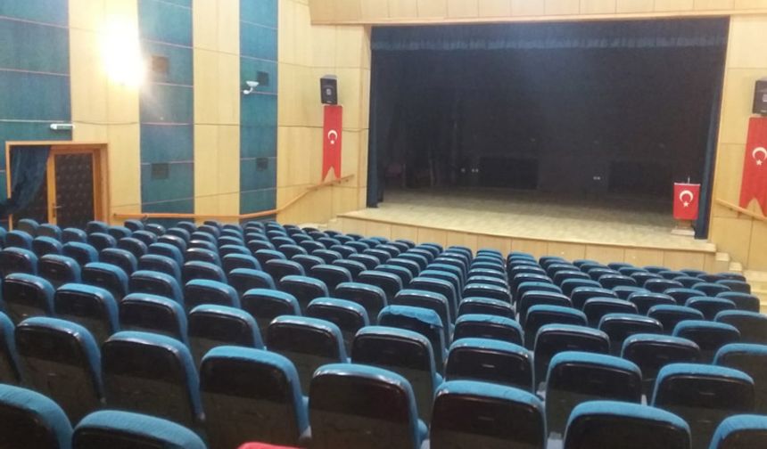Azad Nurullah Özdemir: Tatvan Kültür Merkezi ne zaman açılacak?