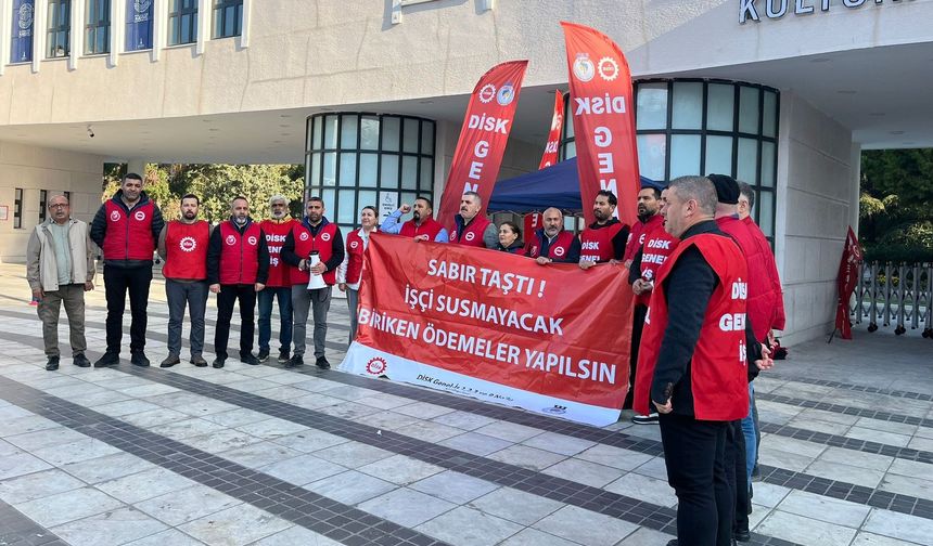 İzBB işçilerinin alacakları için başlattığı oturma eylemi 2’nci gününde