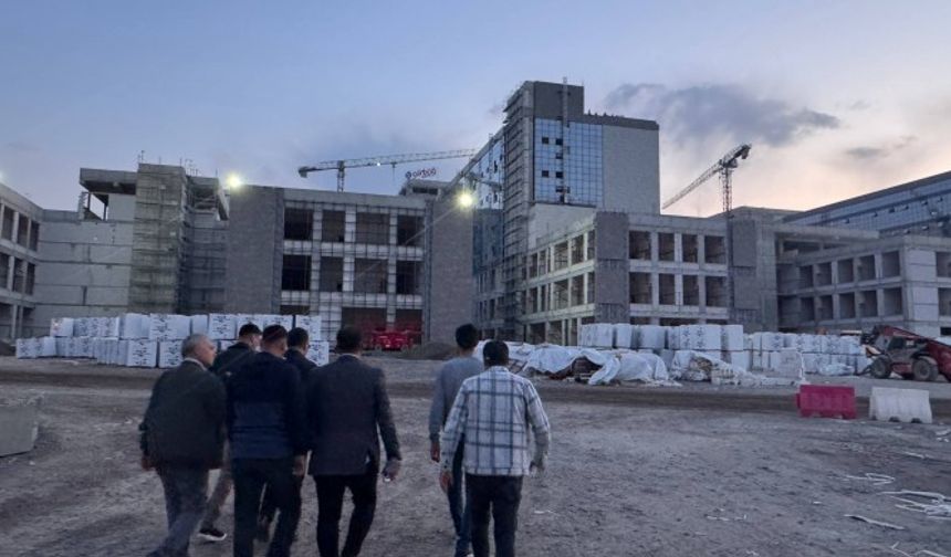 Maaşlarını alamayan işçiler eyleme geçti