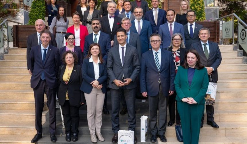 AB Türkiye Delegasyonu Amed Büyükşehir Belediyesi'ni ziyaret etti