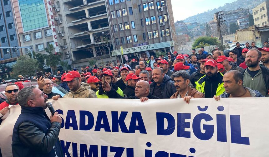 İzmir'de belediye işçileri, ücretlerin eksik yatırılmasına tepki gösterdi