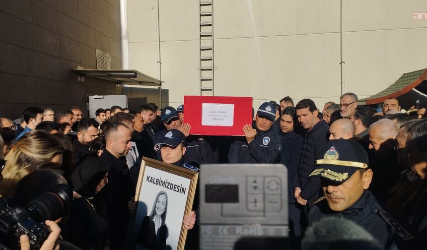 Gülşah Durbay için ilk tören belediye önünde düzenlendi