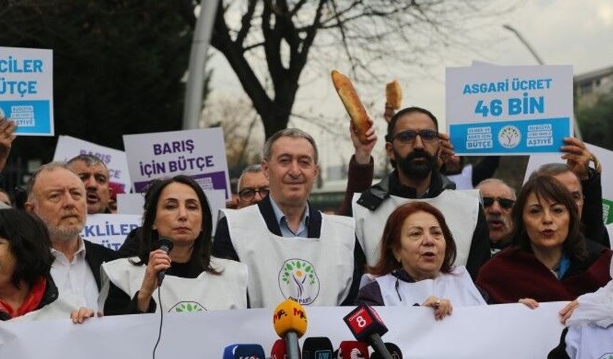 'Ekmek ve Barış' yürüyüşçüleri Ankara’da: Savaşa değil halka, emekçiye bütçe