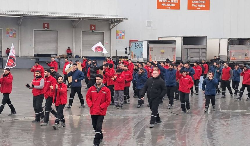 Migros işçileri: İnsanca yaşamak için direniyoruz