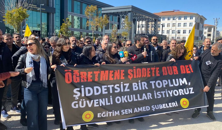 Diyarbakır’da öğretmenler İstanbul’da öldürülen öğretmen için iş bıraktı