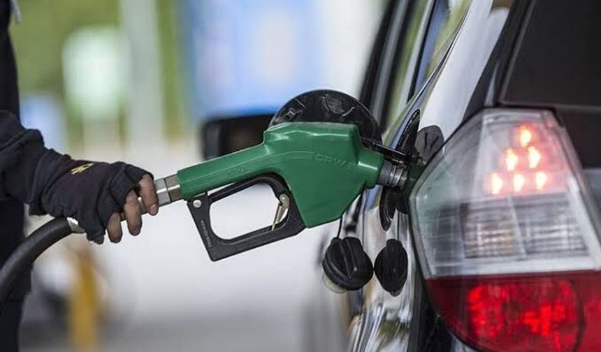 Motorin ve benzinin litresine zam yapıldı
