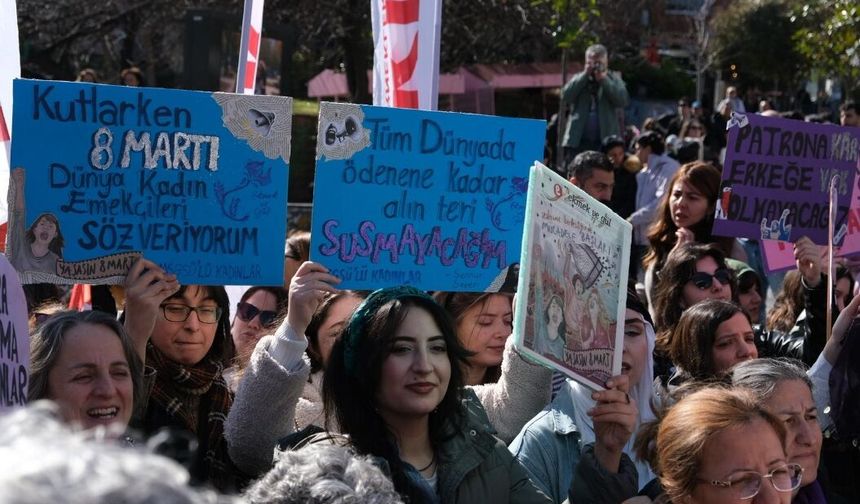 Kadınlar 8 Mart’ta Kadıköy’de yürüdü: “Yoksulluğa, şiddete ve savaşa karşı isyandayız”