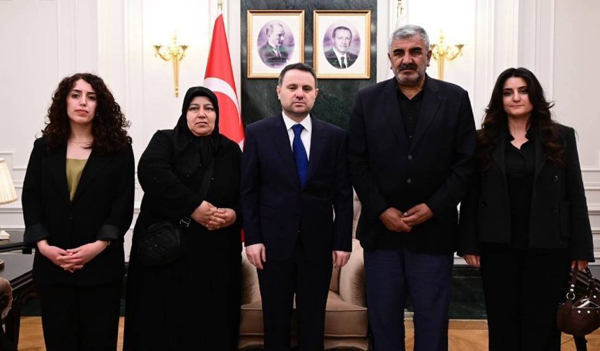 Akın Gürlek, Rojin Kabaiş’in ailesiyle görüştü