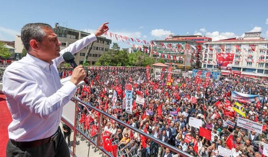 Deniz Zeyrek'ten dikkat çeken iddia: "Özgür Özel'in partisi hazır"