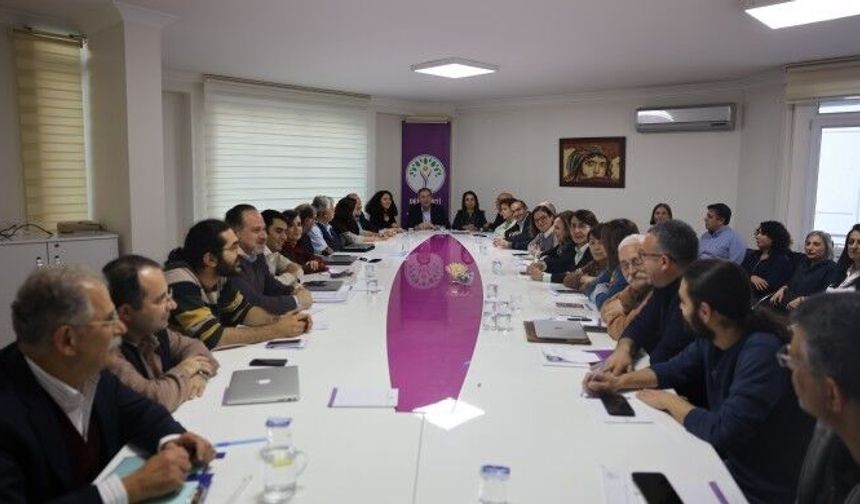 DEM Parti MYK'si 'Barış ve Demokratik Toplum Süreci' gündemiyle toplandı