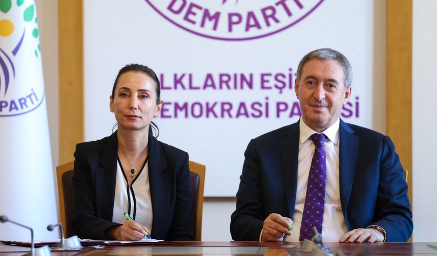DEM Parti'den çerçeve yasaya 16 imza: “Bu imza barış ve ortak gelecek için”