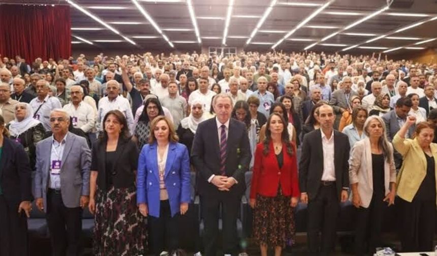 DEM Parti’de eş genel başkanlar yeniden seçildi: “Türkiye’yi yönetmeye talibiz”