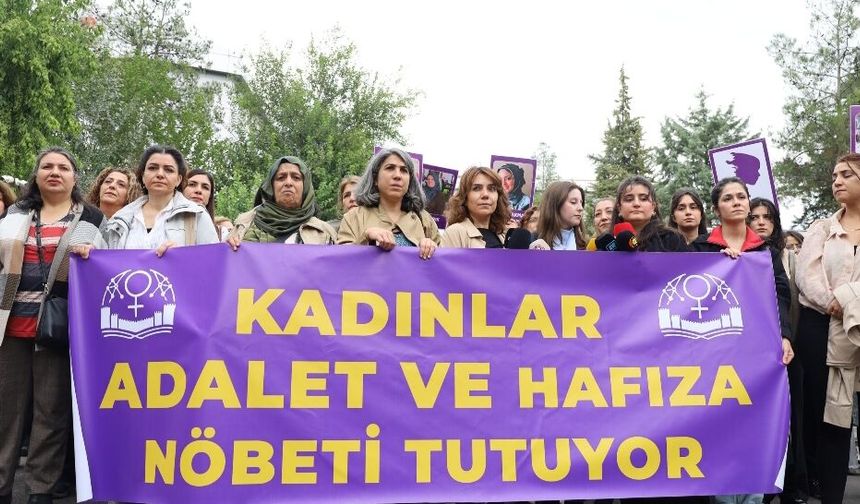 Diyarbakır’da “Kadın Adalet ve Hafıza Nöbeti” başladı