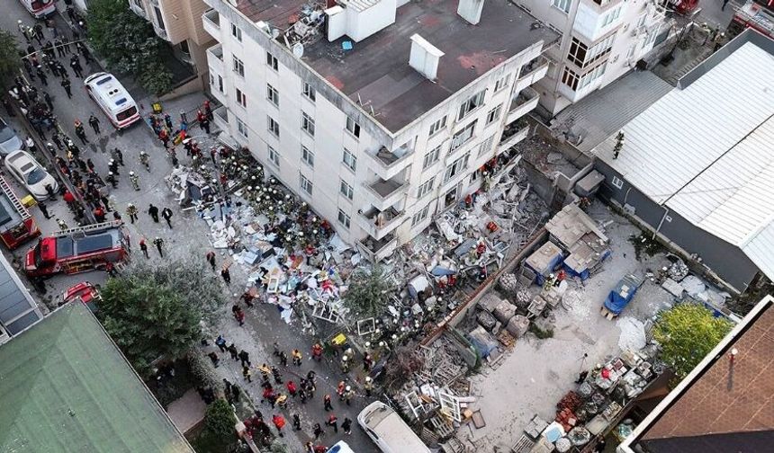 Maltepe’de 7 katlı binanın 3 katı çöktü: Can kaybı 2’ye yükseldi