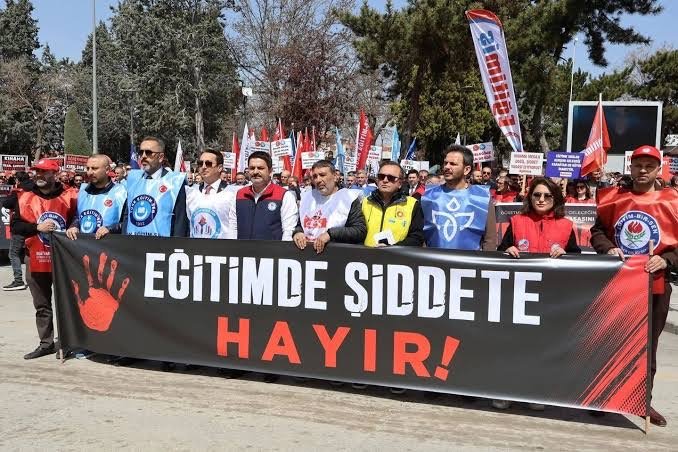 Öğretmenler Gazete Emek’e konuştu: Ülkenin geleceği hamaset ile değil bilimle kurtulacak