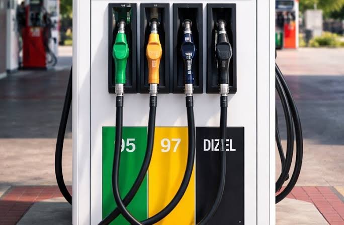 Zam fırtınası: Motorine büyük zam, benzine sınırlı artış