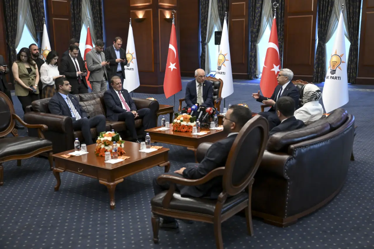 CHP heyetinden AKP’ye bayram ziyareti: “Aynı masaya oturabiliriz” mesajı