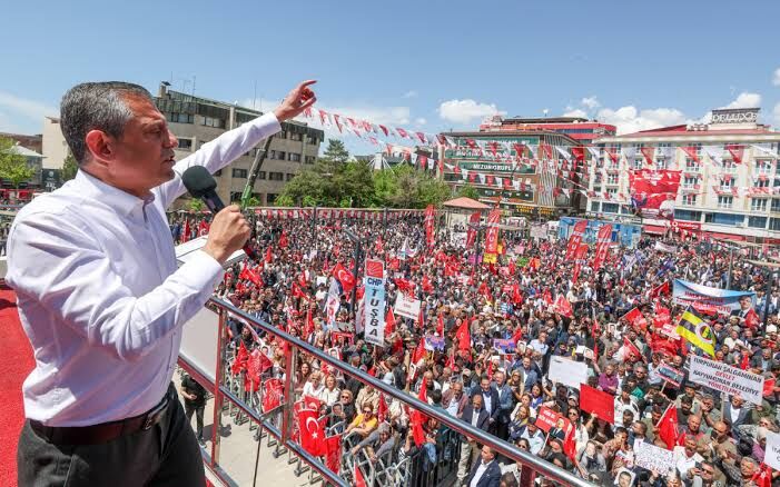Deniz Zeyrek'ten dikkat çeken iddia: "Özgür Özel'in partisi hazır"