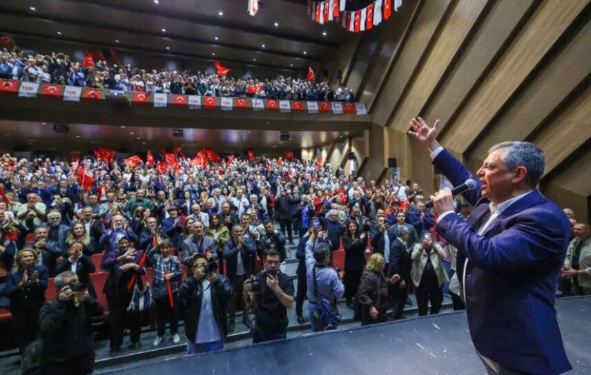 Özgür Özel’den Erdoğan’a: “Fatma Betül Sayan Kaya’dan parayı geri alacak mısın?”