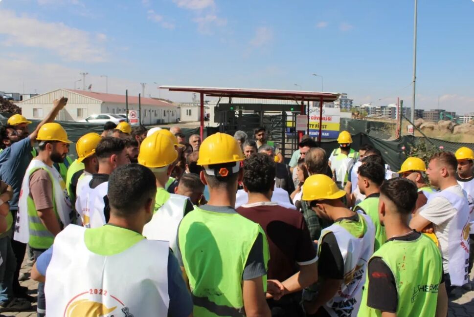 Diyarbakır Şehir Hastanesi’nde 90 işçi işten çıkarıldı: Eylem başlattılar